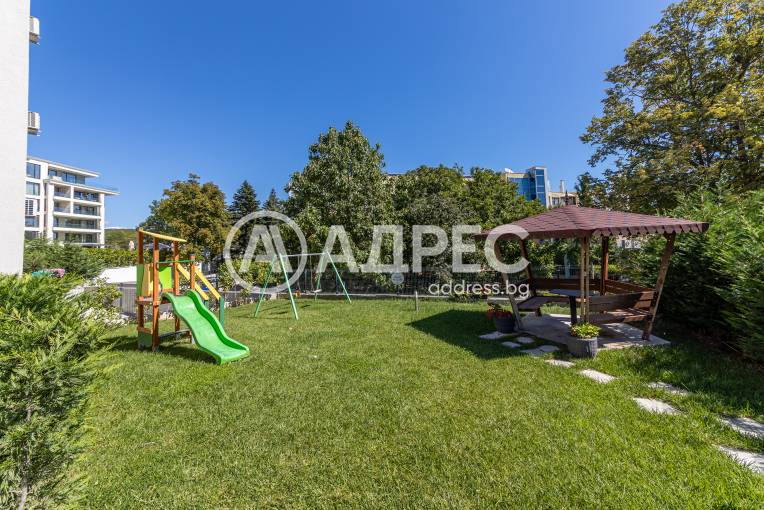 Тристаен апартамент, Варна, к.к. Св.Св. Константин и Елена, 666008, Снимка 1