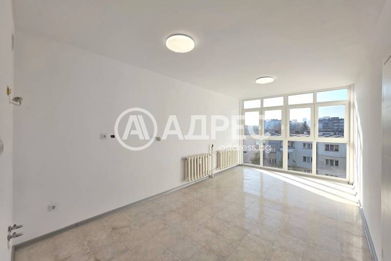 Тристаен апартамент, София, Гео Милев, 685008, Снимка 1