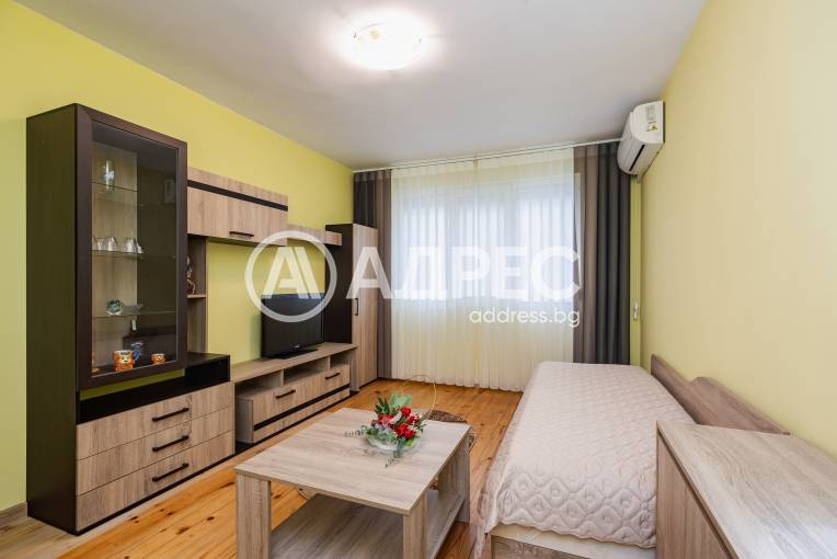 Тристаен апартамент, Варна, Колхозен пазар, 701012, Снимка 1