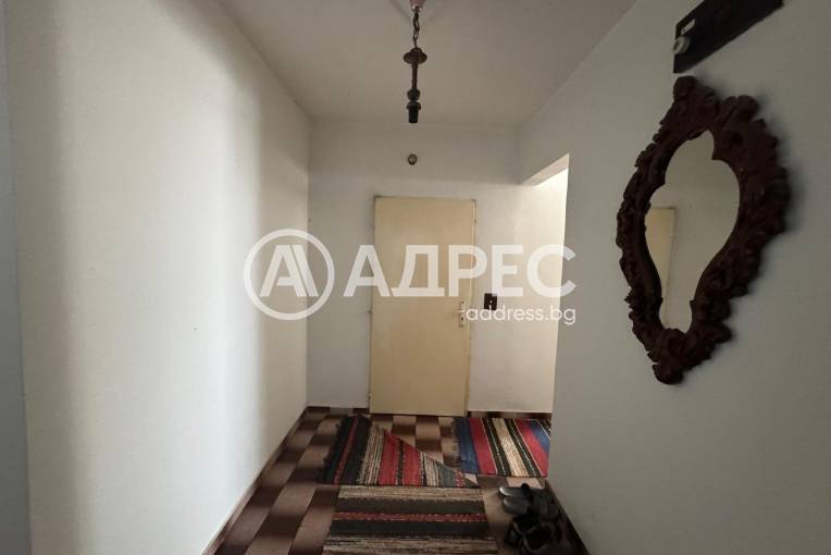 Многостаен апартамент, Нови пазар, 683013, Снимка 1