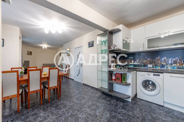 Тристаен апартамент, Варна, Окръжна болница, 681029, Снимка 1