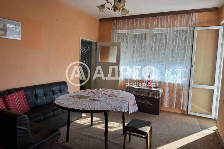 Етаж от къща, Нови пазар, 683029, Снимка 1