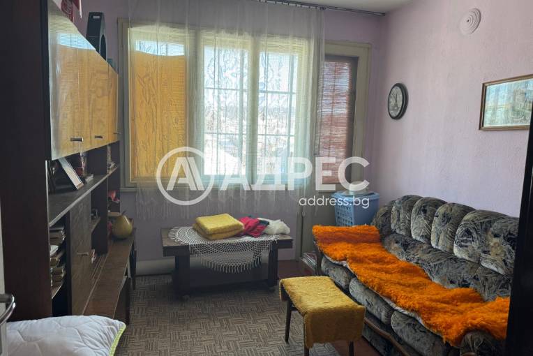 Етаж от къща, Нови пазар, 683029, Снимка 2