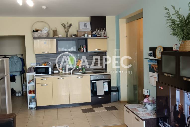 Тристаен апартамент, Поморие, местност Кротиря, 682036, Снимка 1