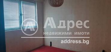 Тристаен апартамент, Пазарджик, Ставропол, 555039, Снимка 1