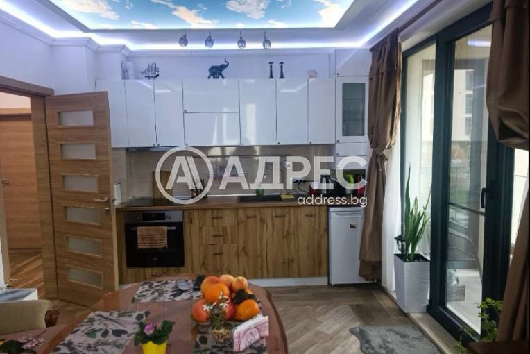 Тристаен апартамент, Варна, к.к. Св.Св. Константин и Елена, 674053, Снимка 1