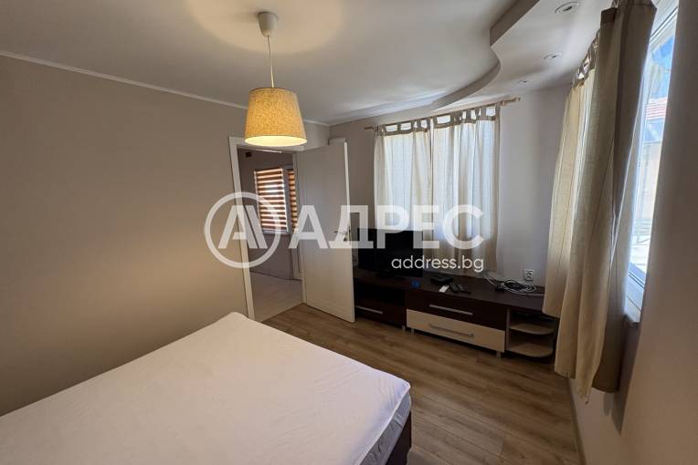 Етаж от къща, Пловдив, Бунарджика, 671060, Снимка 1