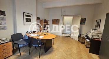 Тристаен апартамент, София, Докторска градина, 702065, Снимка 2