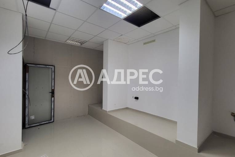 Търговски помещения, Варна, м-ст Пчелина, 675067, Снимка 1