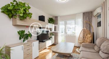 Тристаен апартамент, Варна, Трошево, 699067, Снимка 1