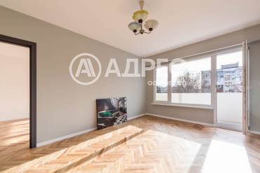 Тристаен апартамент, Варна, Цветен квартал, 612076, Снимка 1