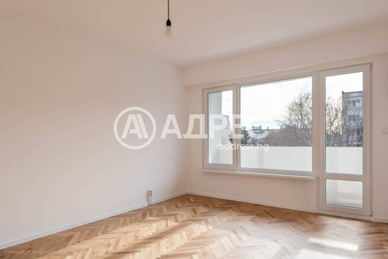 Тристаен апартамент, Варна, Цветен квартал, 612076, Снимка 1