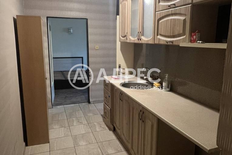 Двустаен апартамент, София, Полигона, 688083, Снимка 1