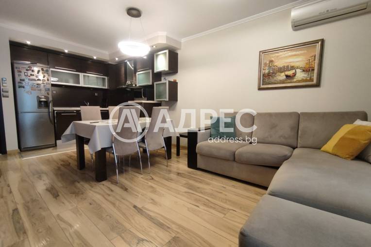 Тристаен апартамент, Варна, Левски, 676096, Снимка 1