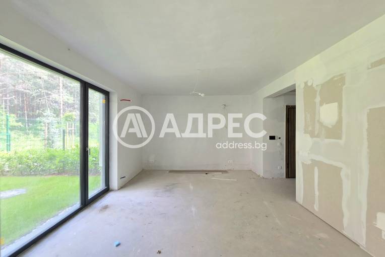 Тристаен апартамент, София, Камбаните, 697116, Снимка 1