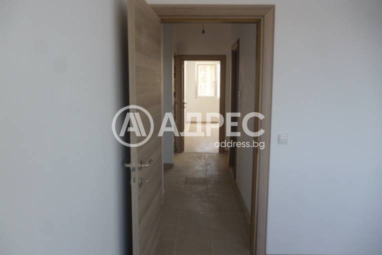 Тристаен апартамент, Добрич, Център, 667126, Снимка 1