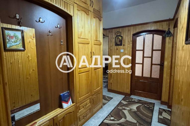 Тристаен апартамент, Сопот, 674127, Снимка 1