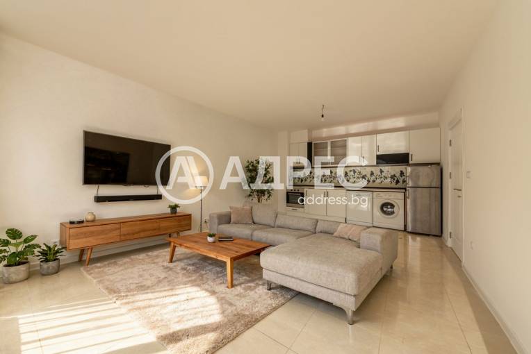 Тристаен апартамент, Варна, к.к. Св.Св. Константин и Елена, 688129, Снимка 1