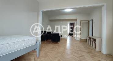 Тристаен апартамент, Севлиево, Идеален център, 676156, Снимка 1