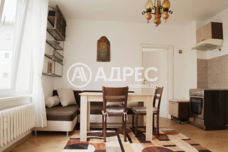 Тристаен апартамент, София, Иван Вазов, 681163, Снимка 1