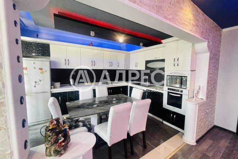 Тристаен апартамент, Шумен, Пазара, 692186, Снимка 1