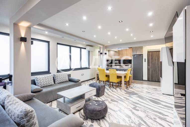 Тристаен апартамент, Варна, Идеален център, 676189, Снимка 2