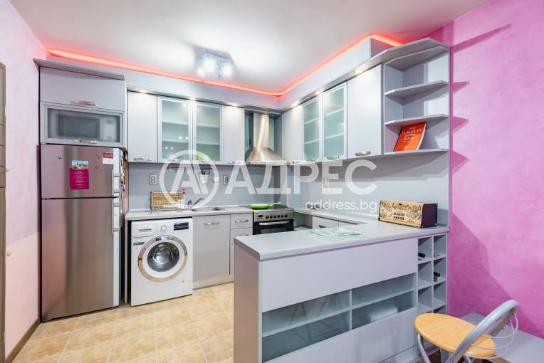 Тристаен апартамент, Варна, Общината, 681201, Снимка 1