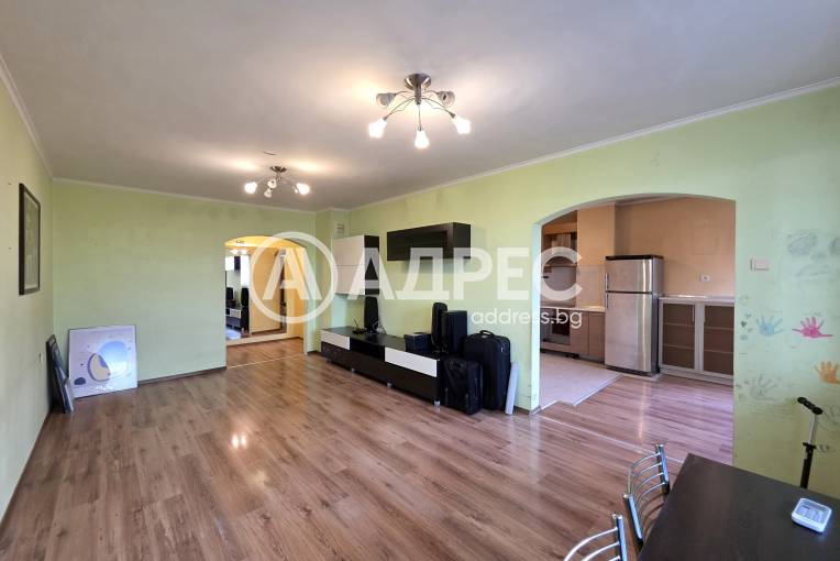 Тристаен апартамент, София, Лагера, 677203, Снимка 1