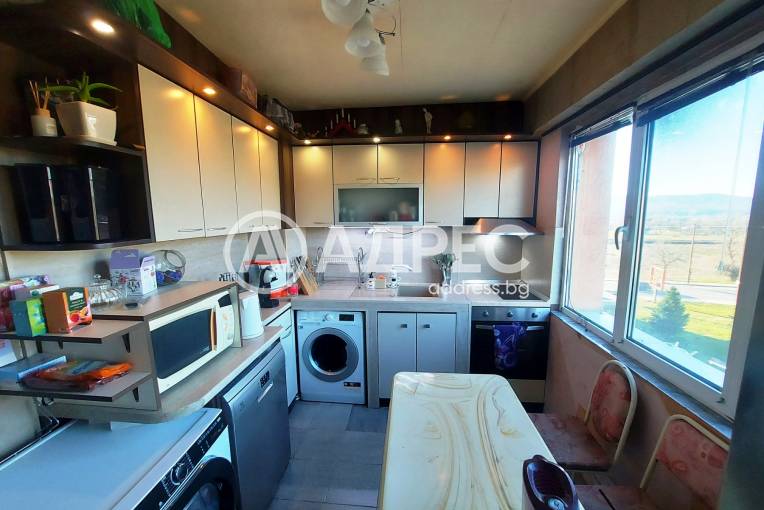 Тристаен апартамент, Благоевград, Струмско, 686209, Снимка 1