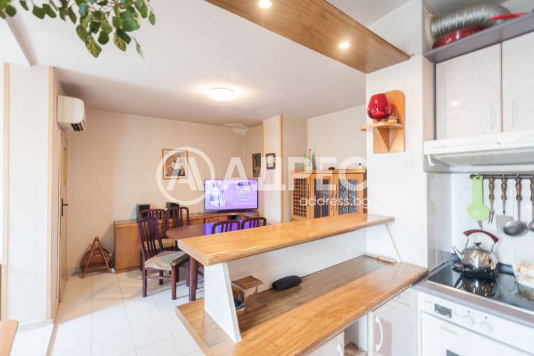 Тристаен апартамент, Варна, Икономически университет, 679218, Снимка 1