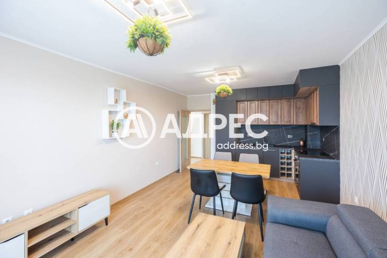 Тристаен апартамент, Варна, Погребите, 692225, Снимка 1