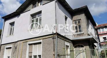 Етаж от къща, Русе, Идеален център, 668235, Снимка 1