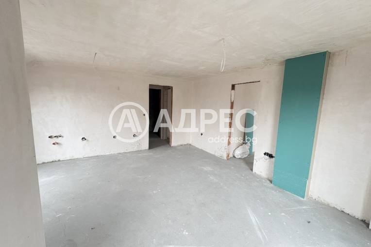 Тристаен апартамент, Варна, Автогара, 690244, Снимка 1