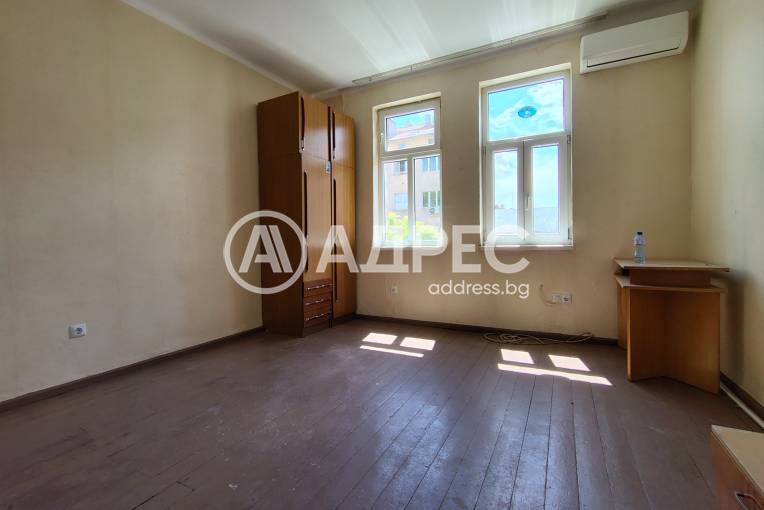 Тристаен апартамент, София, Оборище, 642246, Снимка 1