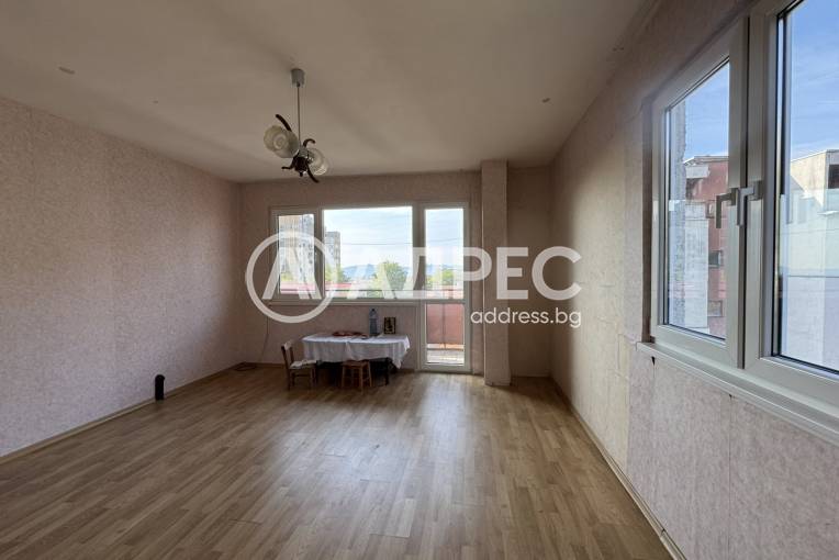 Тристаен апартамент, Карлово, 673248, Снимка 1