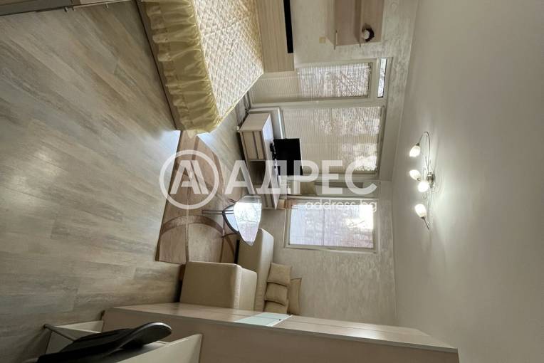 Двустаен апартамент, Варна, Червен площад, 682251, Снимка 1