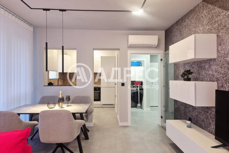 Двустаен апартамент, Варна, к.к. Св.Св. Константин и Елена, 679255, Снимка 1