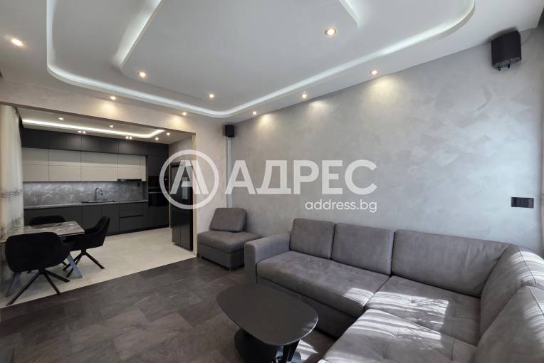 Тристаен апартамент, София, Борово, 697255, Снимка 1