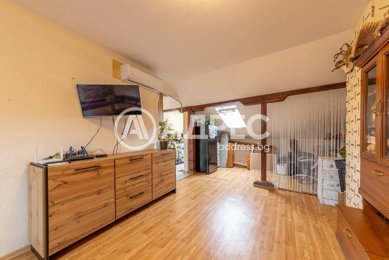 Тристаен апартамент, Варна, Цветен квартал, 671267, Снимка 1