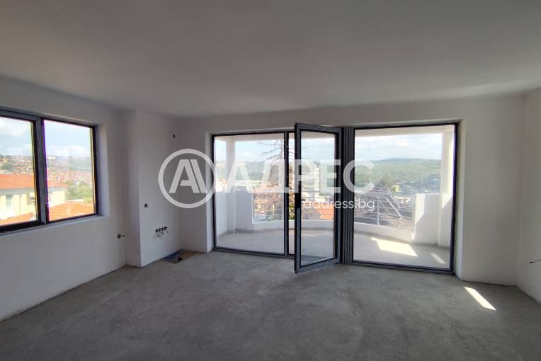 Тристаен апартамент, Велико Търново, Център, 663272, Снимка 1