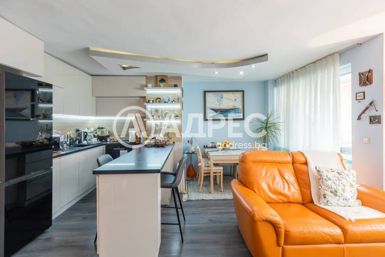 Многостаен апартамент, Варна, Икономически университет, 677276, Снимка 2