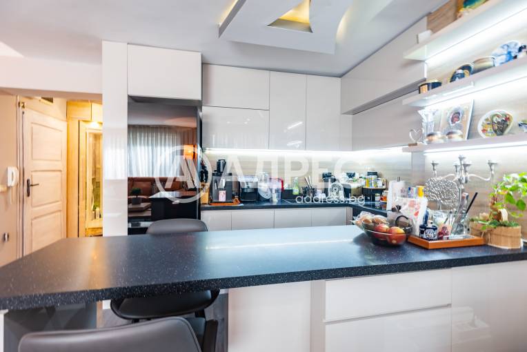 Многостаен апартамент, Варна, Икономически университет, 677276, Снимка 3