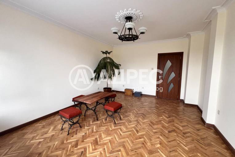 Тристаен апартамент, София, Гео Милев, 692289, Снимка 1