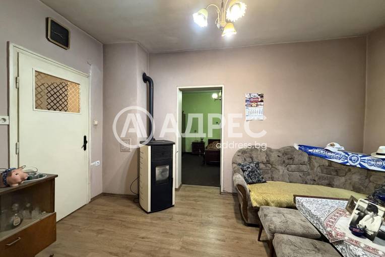 Тристаен апартамент, София, Левски, 682295, Снимка 1