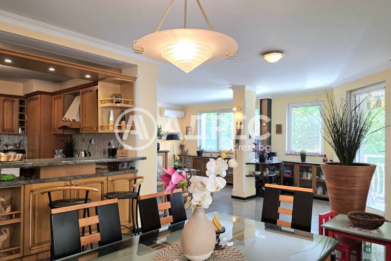 Многостаен апартамент, София, Павлово, 666296, Снимка 1