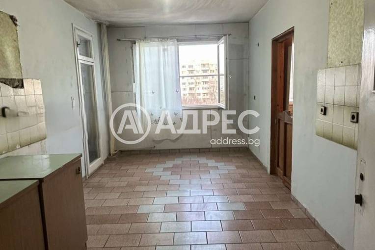 Тристаен апартамент, София, Люлин 3, 647306, Снимка 1