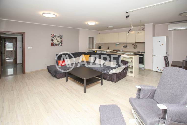 Тристаен апартамент, София, Гоце Делчев, 681324, Снимка 1