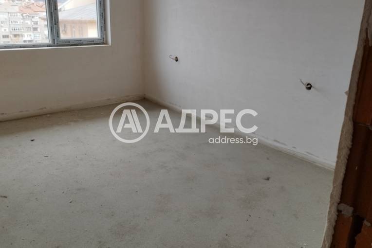 Тристаен апартамент, Благоевград, Освобождение, 690328, Снимка 1