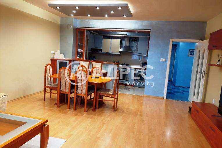 Тристаен апартамент, Благоевград, Център, 684337, Снимка 2