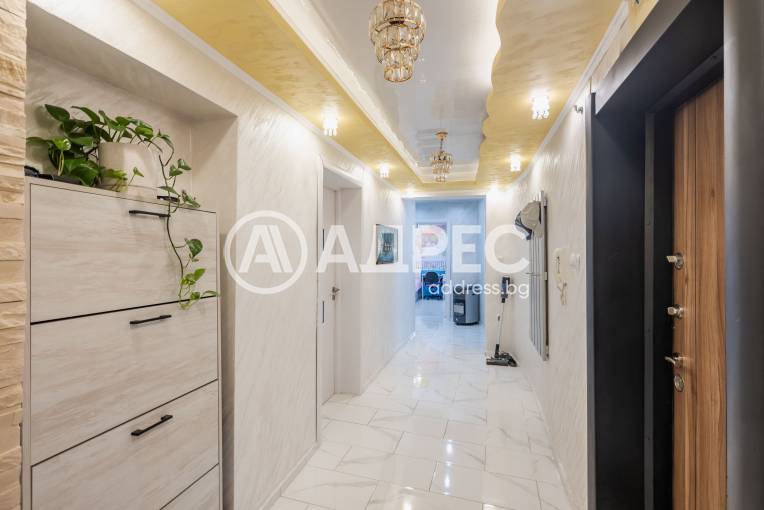 Многостаен апартамент, Варна, Централна поща, 698348, Снимка 24